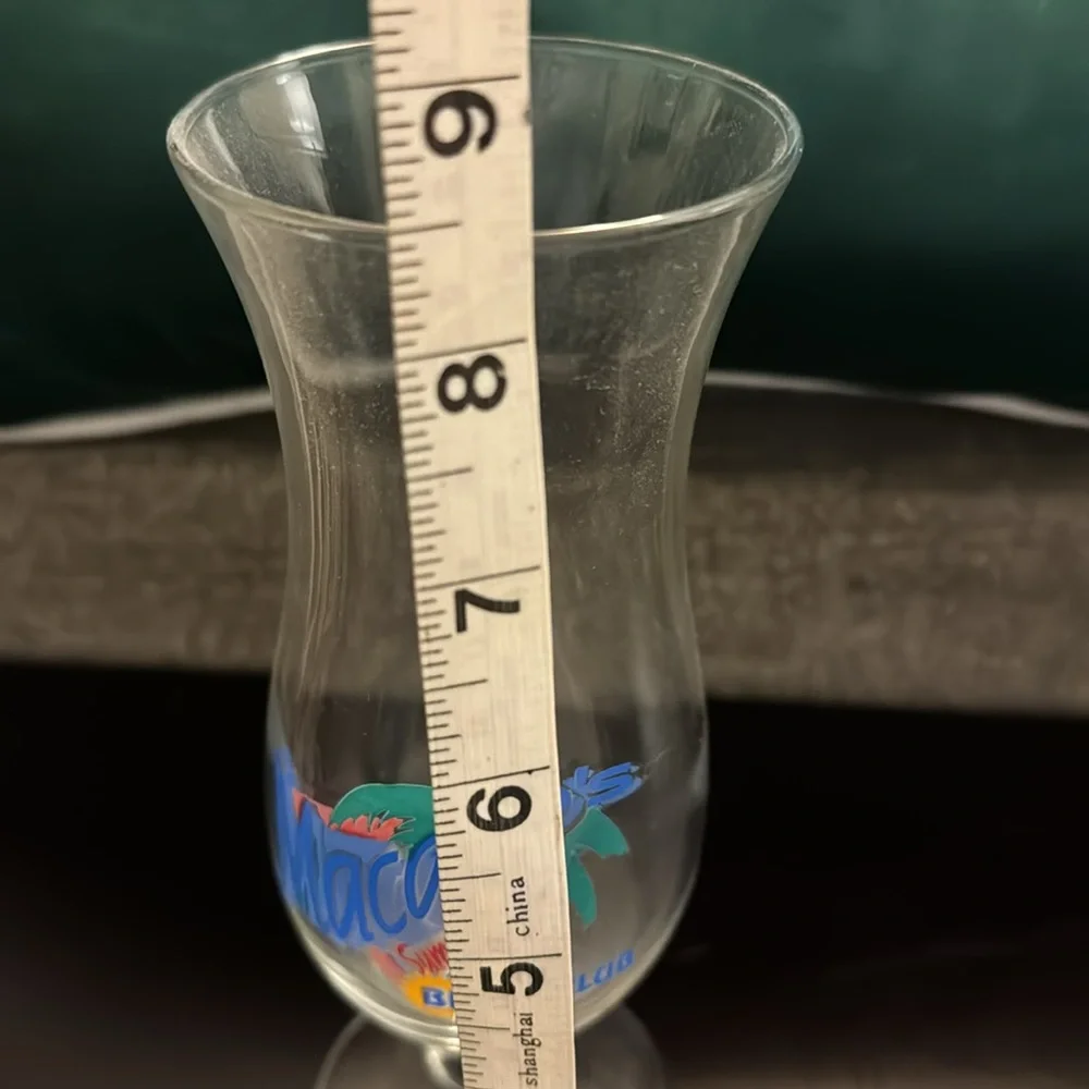 Macado’s Beach Club Hurricane Glass